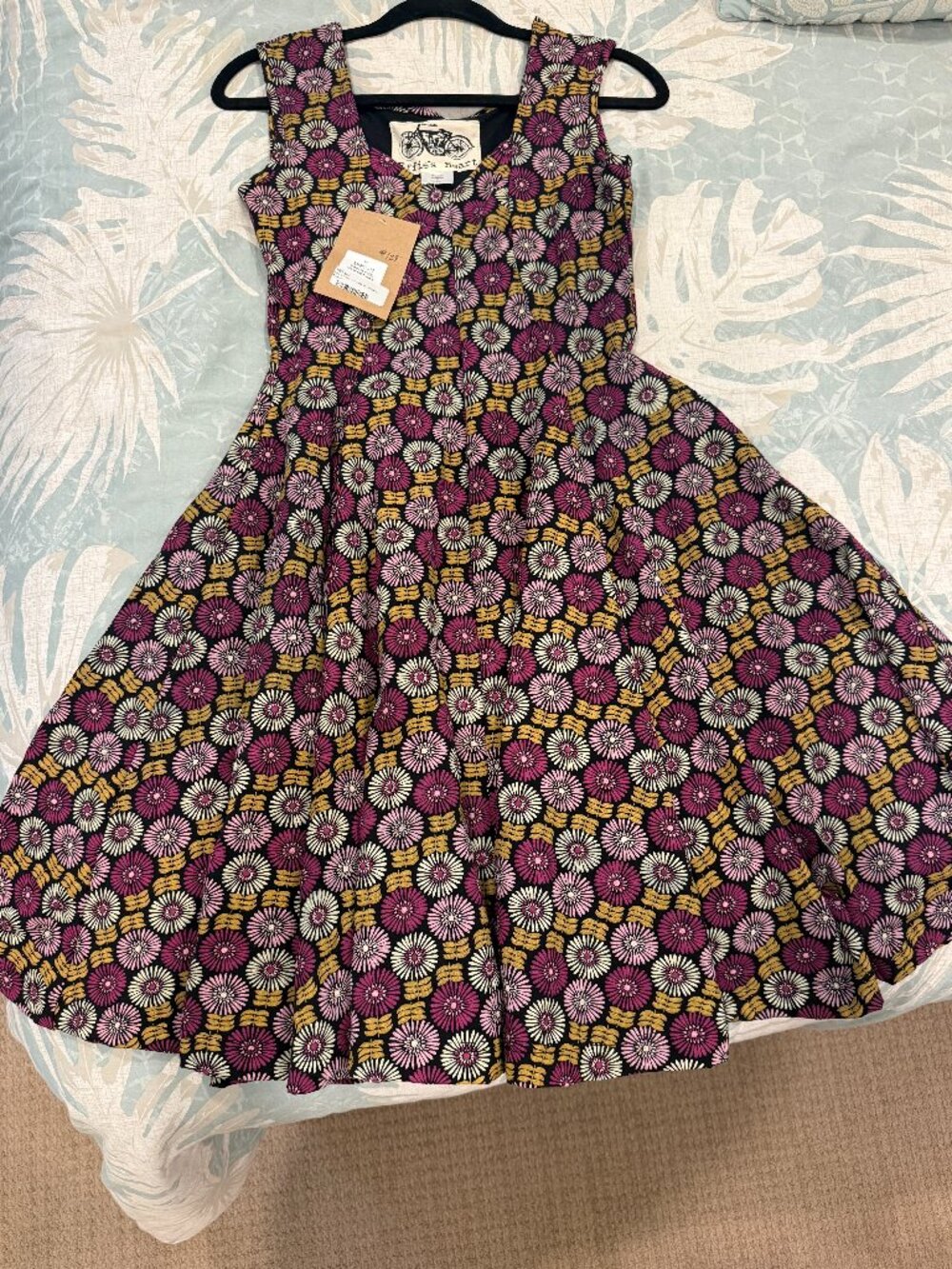 NWT Midi Swing Dress by Effie's Heart - Gorgeous Shasta Daisy Print - Size Med.